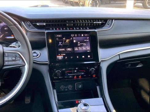 Certified 2023 Jeep Grand Cherokee L Laredo image 7