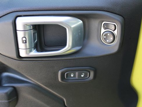 Used 2024 Jeep Gladiator Sport image 10