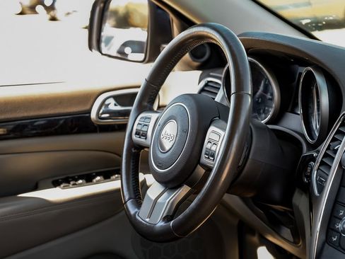 Used 2011 Jeep Grand Cherokee Laredo w/ Security & Convenience Group image 13