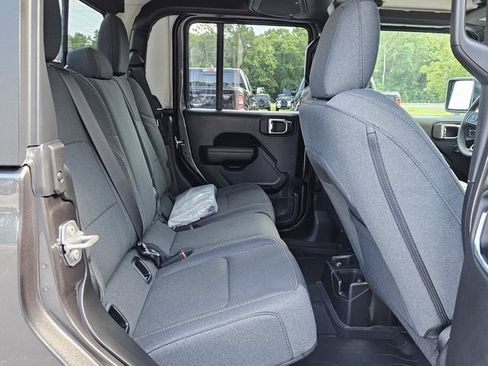 New 2025 Jeep Gladiator Sport AWD/4WD image 14