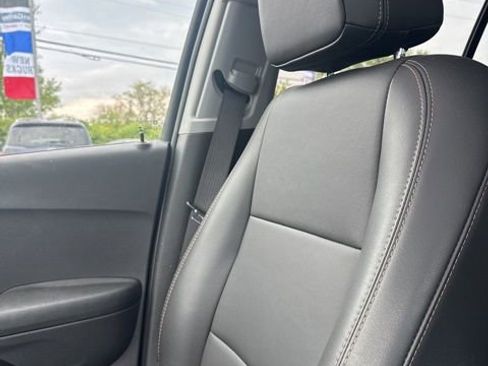 Used 2020 Chevrolet Trax Premier FWD image 19