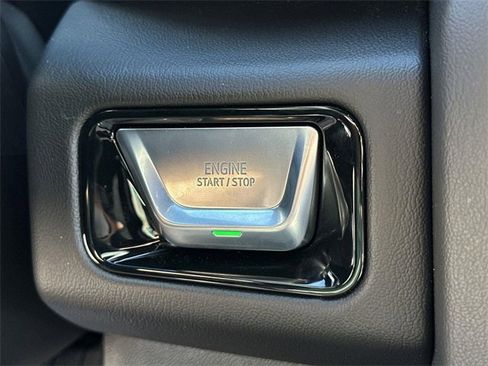Used 2025 GMC Yukon XL Denali image 16