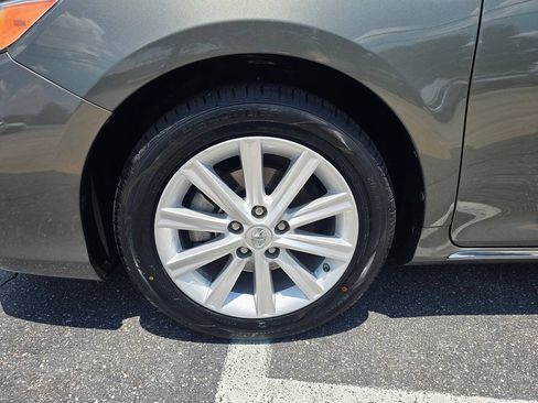 Used 2012 Toyota Camry XLE w/ Leather Pkg FWD image 10