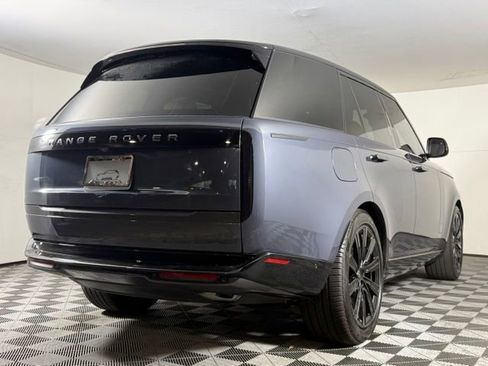 Used 2025 Land Rover Range Rover SE AWD/4WD image 8