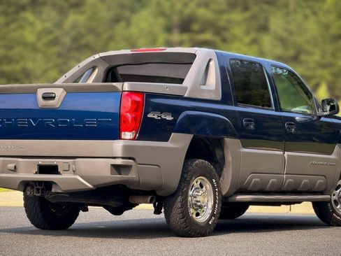 Used 2002 Chevrolet Avalanche 2500 AWD/4WD image 12