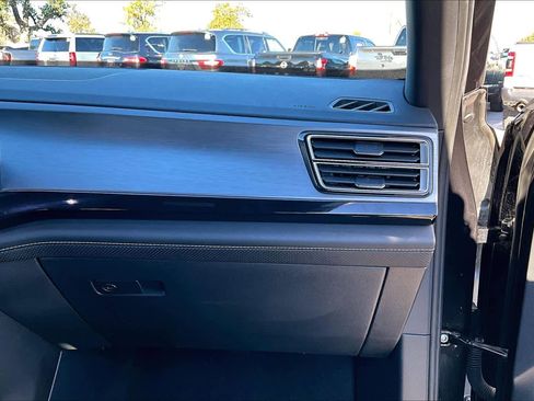 Used 2025 Volkswagen Atlas Cross Sport SE image 19