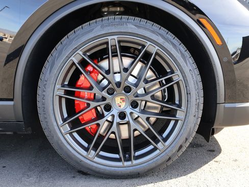 New 2026 Porsche Macan GTS Electric image 27