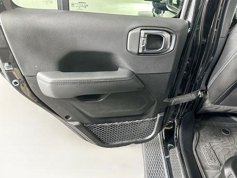 Used 2023 Jeep Wrangler Unlimited Sahara w/ Cold Weather Group AWD/4WD image 25