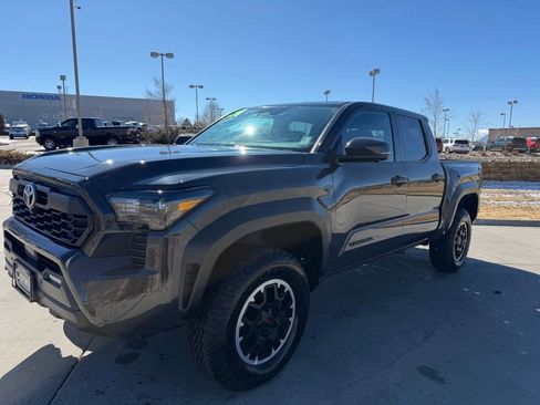 Used 2024 Toyota Tacoma TRD Off-Road w/ TRD Off Road Premium Package image 3