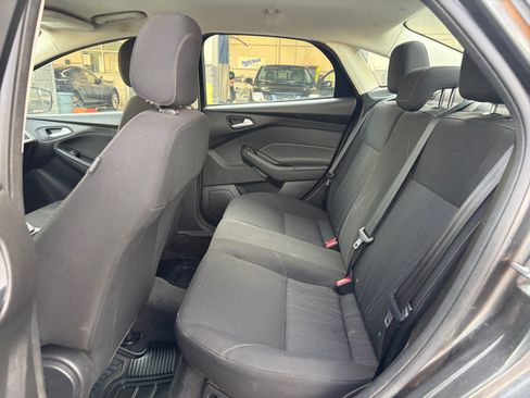 Used 2018 Ford Focus SE w/ SE Appearance Package FWD image 26