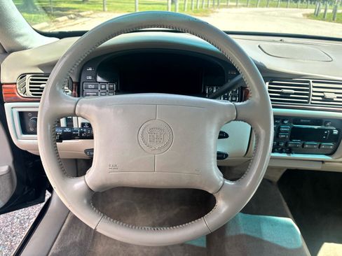 Used 1999 Cadillac De Ville Sedan w/ Comfort/Convenience Pkg image 13