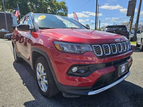 Used 2025 Jeep Compass Limited AWD/4WD image 3
