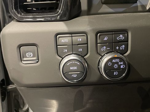 Used 2025 GMC Sierra 2500 AT4 w/ AT4 Premium Plus Package image 22