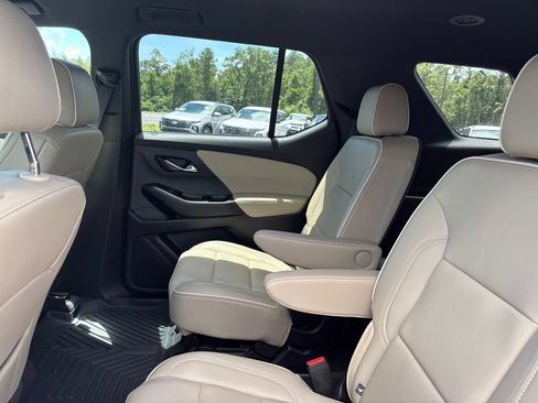 Used 2023 Chevrolet Traverse Premier FWD image 27