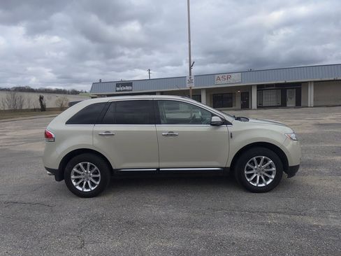 Used 2014 Lincoln MKX FWD w/ Equipment Group 102A image 12