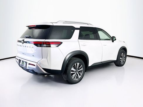 Used 2025 Nissan Pathfinder SL image 9