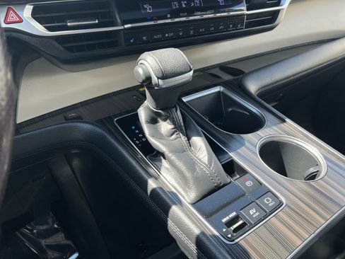 Used 2021 Toyota Sienna Platinum AWD/4WD image 22