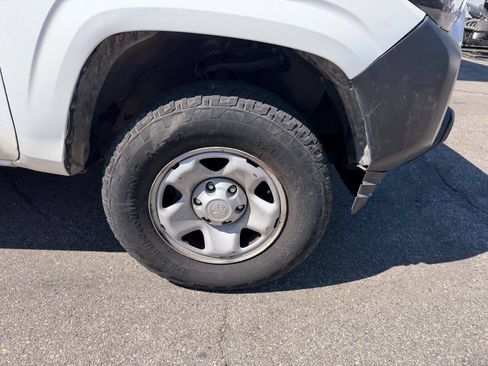 Used 2017 Toyota Tacoma SR RWD image 16