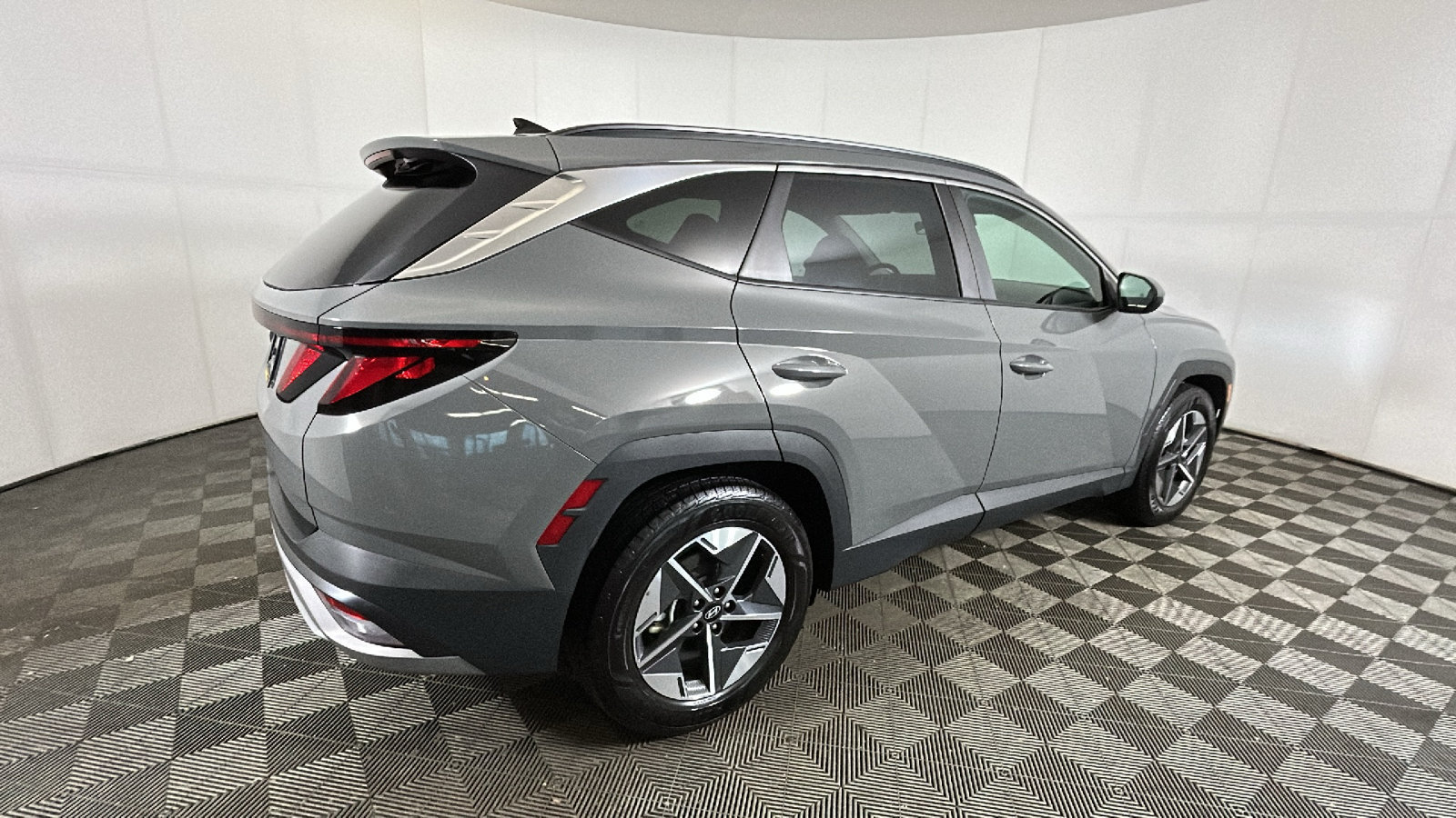 Used 2025 Hyundai Tucson SEL FWD image 3