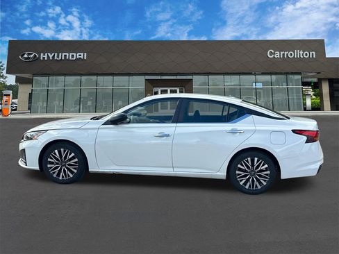 Used 2025 Nissan Altima 2.5 SV image 8