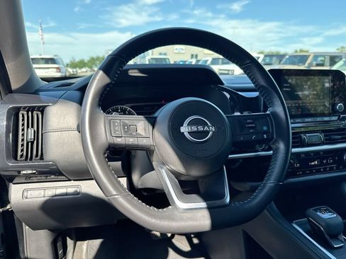 Used 2024 Nissan Pathfinder SV AWD/4WD image 11