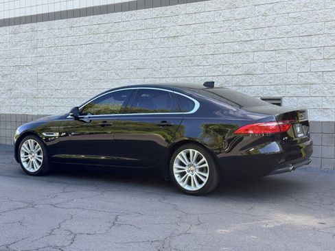 Used 2020 Jaguar XF Premium image 2