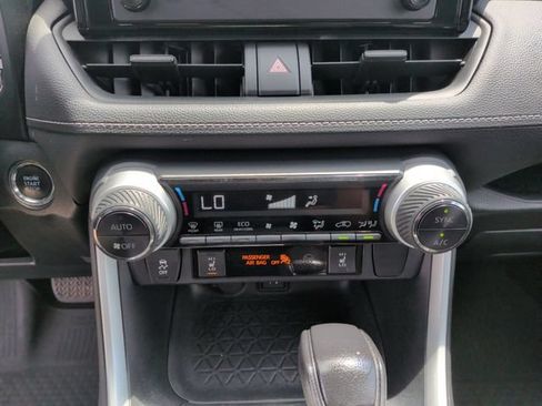 Used 2019 Toyota RAV4 XLE w/ Convenience Package AWD/4WD image 17
