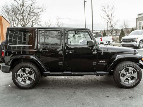 Used 2018 Jeep Wrangler Unlimited Sahara image 3