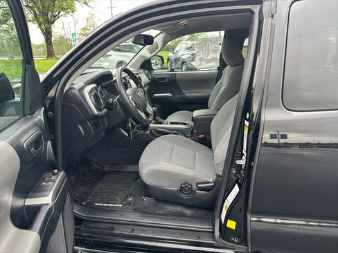 Certified 2017 Toyota Tacoma SR5 AWD/4WD image 14