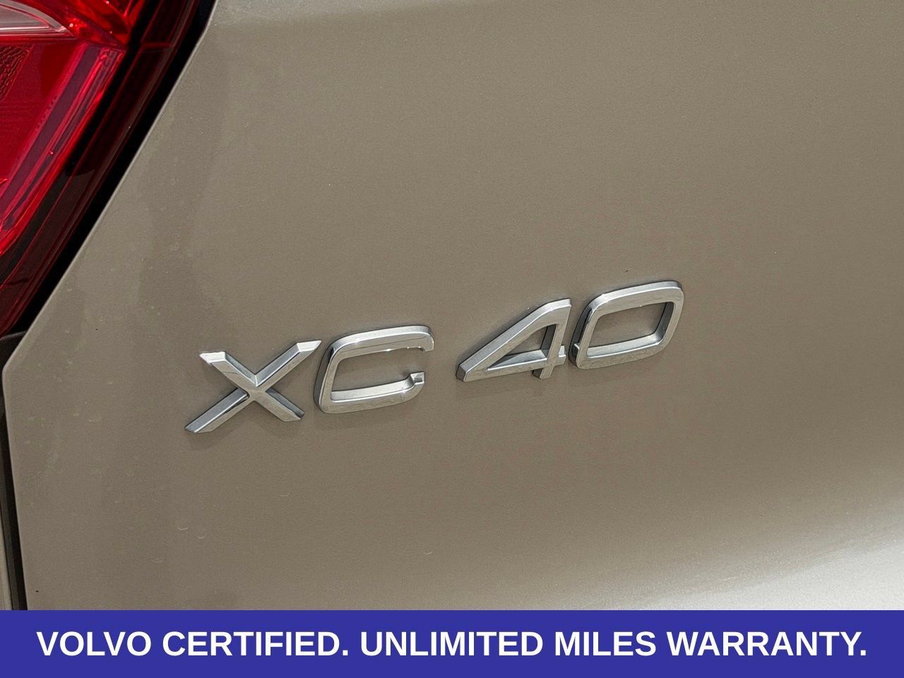 Certified 2024 Volvo XC40 B5 Plus w/ Protection Package Premier AWD/4WD image 10