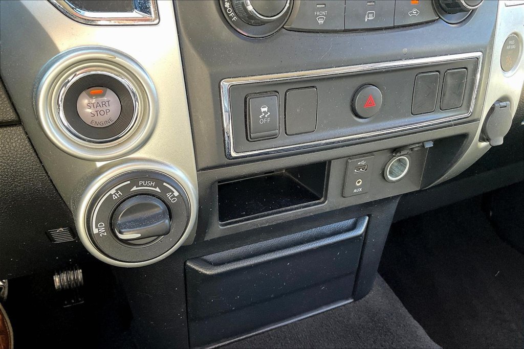 Used 2018 Nissan Titan SV AWD/4WD image 17