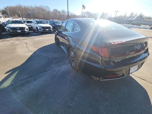 Used 2023 Hyundai Sonata Limited w/ Cargo Package FWD image 6