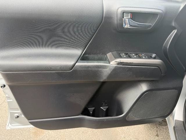 Used 2020 Toyota Tacoma TRD Off-Road AWD/4WD image 11