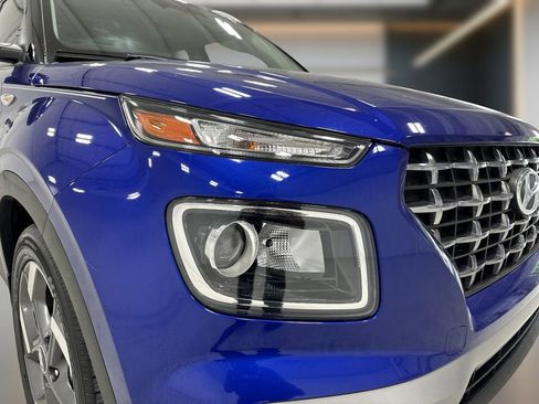 Certified 2024 Hyundai Venue SEL FWD image 10