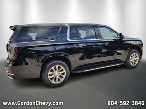 New 2025 Chevrolet Suburban Premier image 7