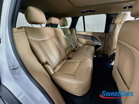 Used 2025 Land Rover Range Rover SE AWD/4WD image 14
