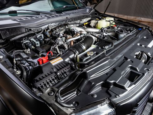 Used 2022 Ford F450 Platinum w/ FX4 Off-Road Package image 41