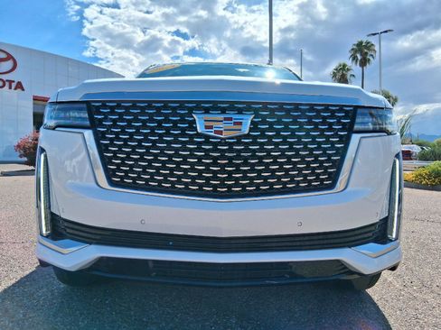 Used 2023 Cadillac Escalade Premium Luxury AWD/4WD image 11