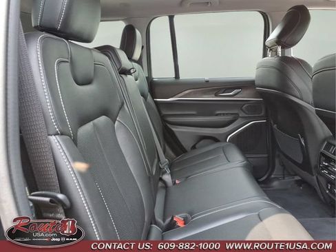 Used 2023 Jeep Grand Cherokee 4WD 4xe w/ Luxury Tech Group II image 17
