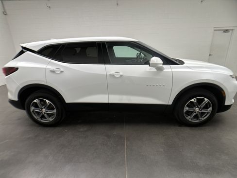 Used 2025 Chevrolet Blazer LT AWD/4WD image 38