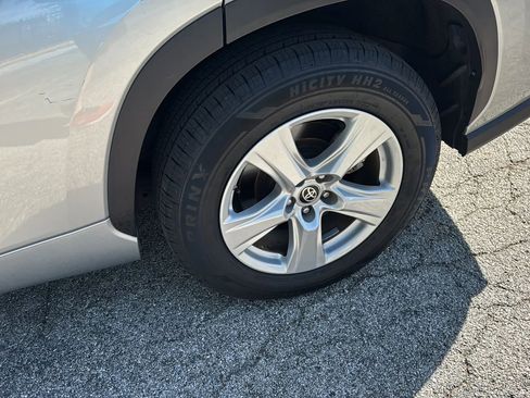 Used 2022 Toyota Highlander LE image 38