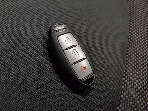 Used 2017 Nissan Pathfinder S image 32