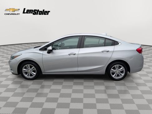 Used 2018 Chevrolet Cruze LT FWD image 2