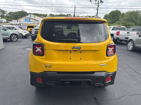 Used 2017 Jeep Renegade Latitude AWD/4WD image 7