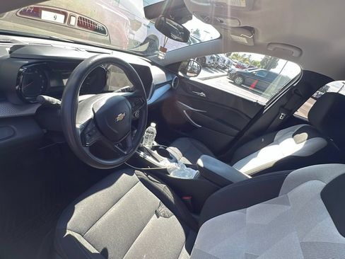 Used 2024 Chevrolet Trax LS w/ LS Convenience Package FWD image 3