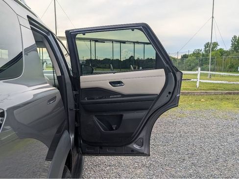 Used 2022 Nissan Pathfinder SL w/ SL Premium Package AWD/4WD image 12