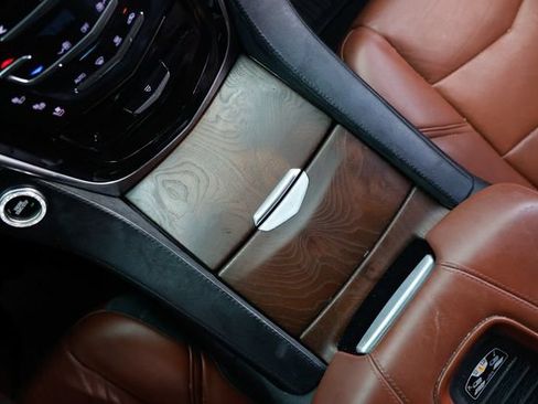 Used 2018 Cadillac Escalade Premium Luxury RWD image 41