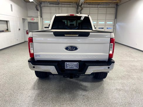 Used 2017 Ford F250 Lariat image 3