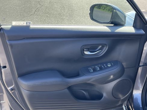 Used 2024 Honda HR-V EX-L image 17