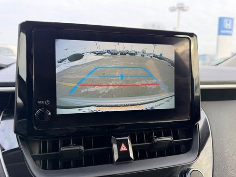 Used 2023 Toyota Corolla LE image 19